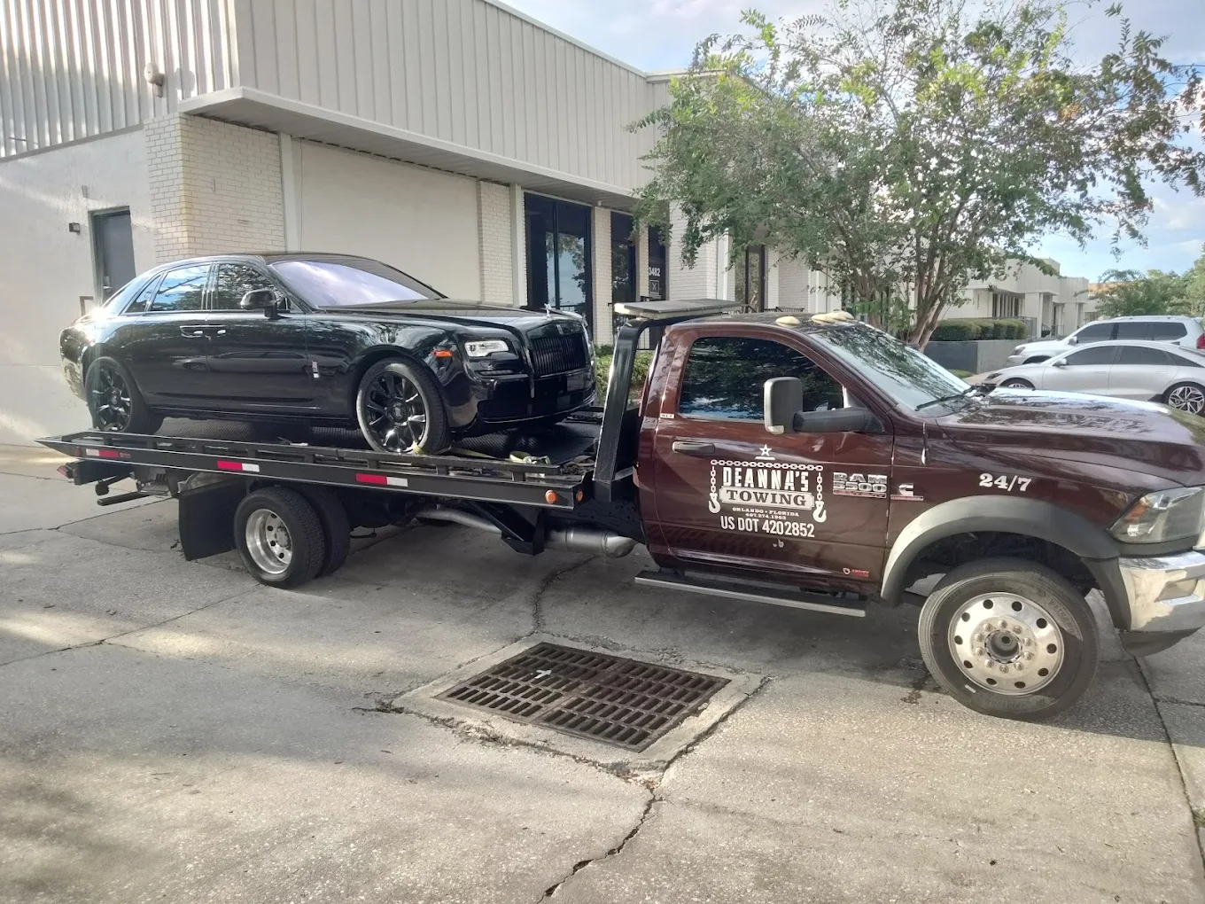 Deanna's Towing flatbed tow truck in Orlando, Florida